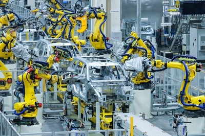 赛力斯超级工厂建成投用 M9首批车主交付活动开启